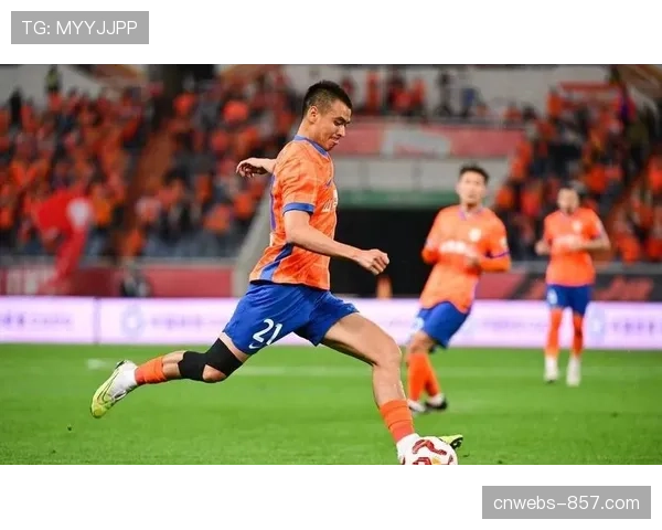 山东泰山1-0青岛西海岸，克雷桑内切后送出助攻，刘彬彬包抄得分